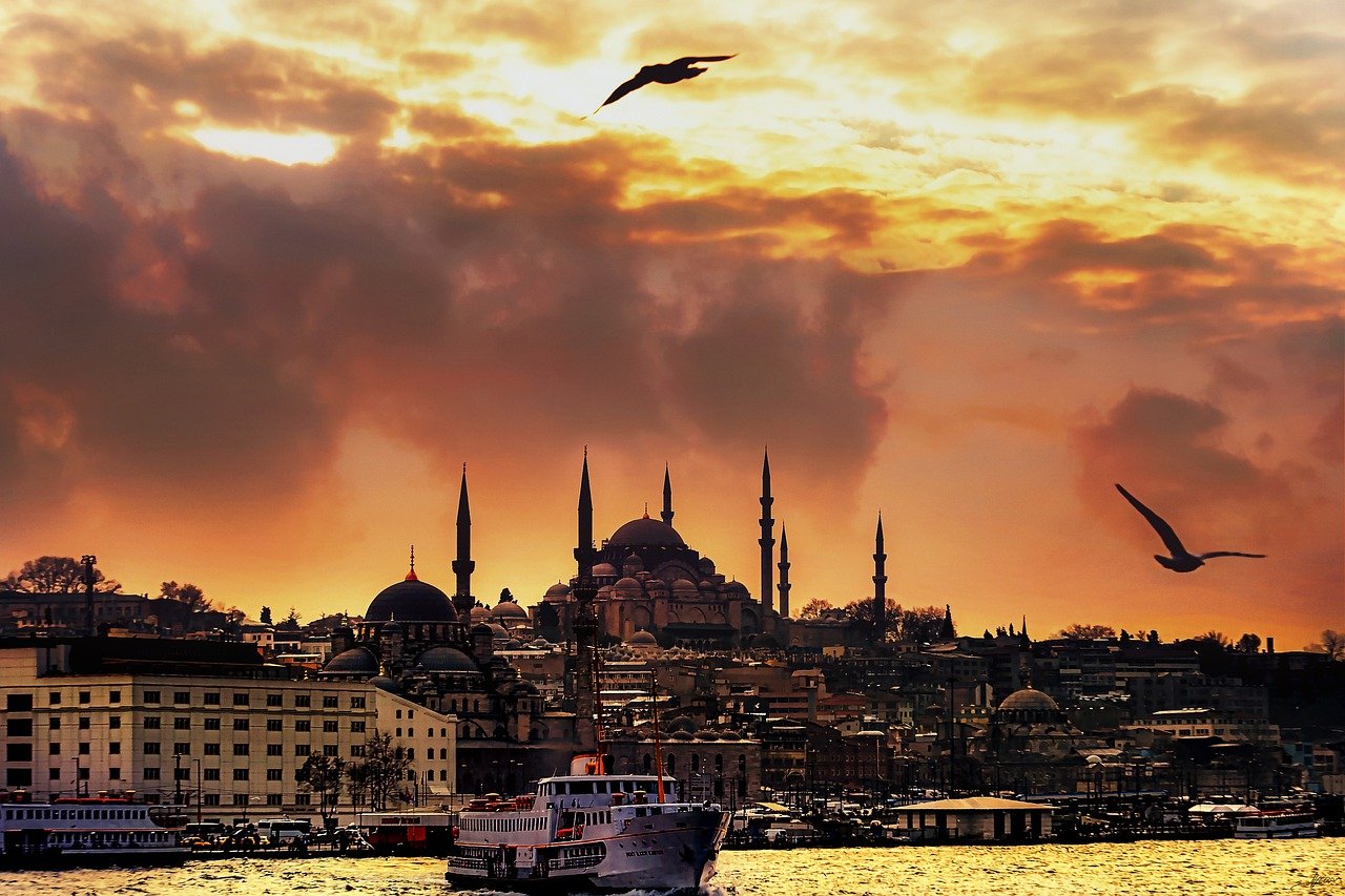 In this picture, I will tell you about literary in Istanbul // Istanbul writer // Inspiration in Istanbul #literaryIstanbul #istanbulwriters #istanbulinspiration