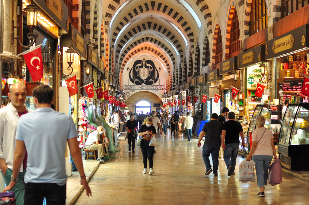 popular-market-Bazaar-Istanbul-Turkey